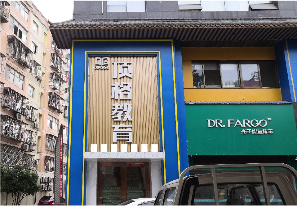 彭州门头设计要符合门店特色。