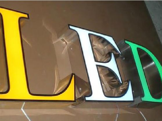 彭州介绍LED招牌的基础知识。